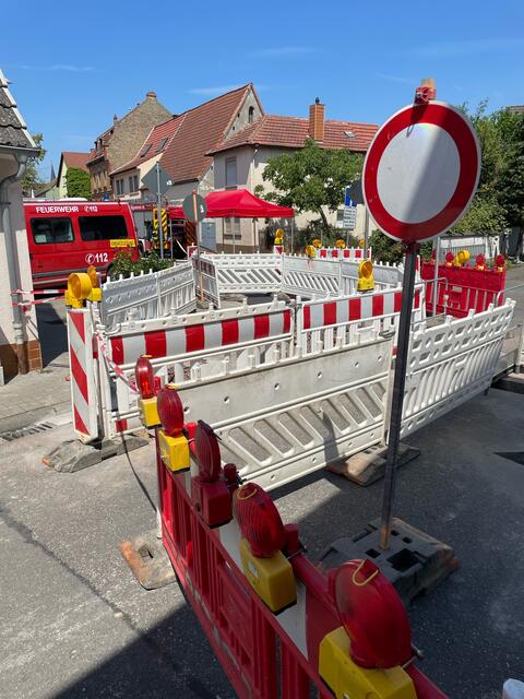 Ein Gasleck sorgte gestern in Dudenhofen dafür, dass in einem Radius von 50 Metern um den Defekt die Häuser evakuiert wurden | Foto: Polizei Speyer